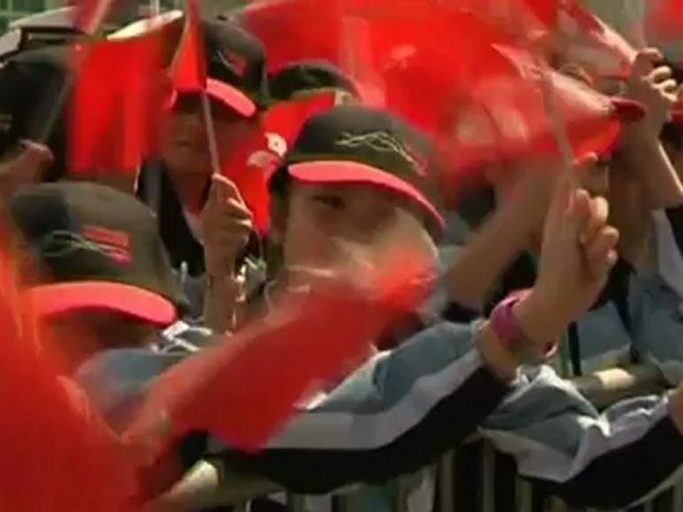 Chinese warships visit Hong Kong