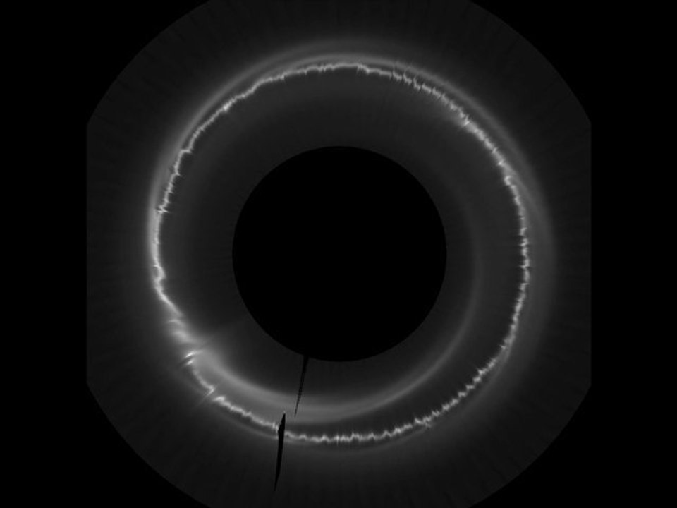 Gros plan sur l'anneau F de Saturne