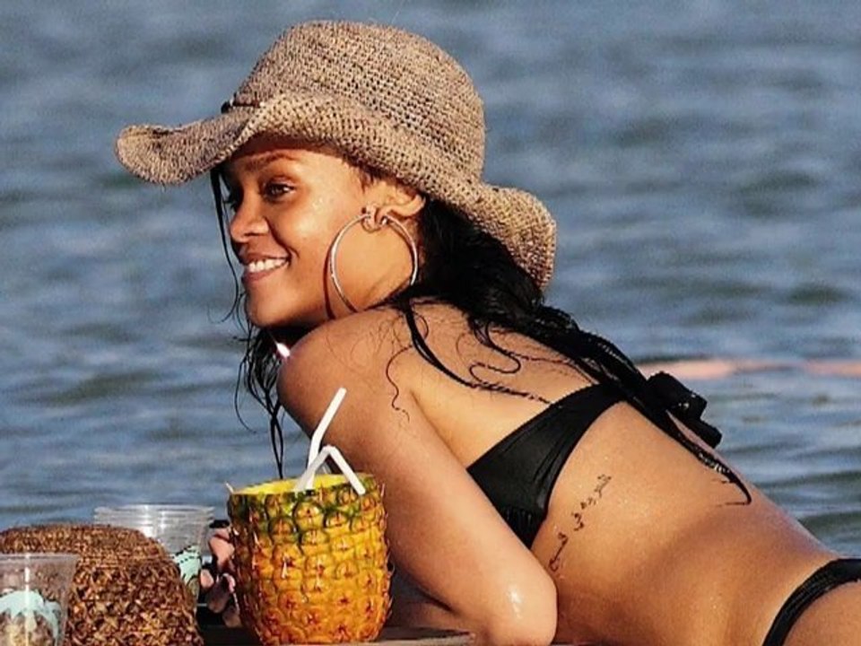 Cowgirl Rihanna protzt mit ihrer tollen Figur auf Hawaii