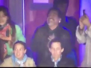 مارادونا يحتفل بفوز مانشستر سيتى Yallakora.com