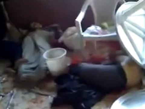 + 18 فري برس حمص مجزرة في كرم الزيتون مسرب من قبل احد عناصر الامن 28 4 2012 Homs