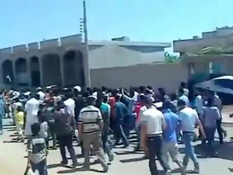 فري برس درعا قرفا مظاهرة صباحية نصرة للمدن المنكوبة 30 4 2012 ج2 Daraa