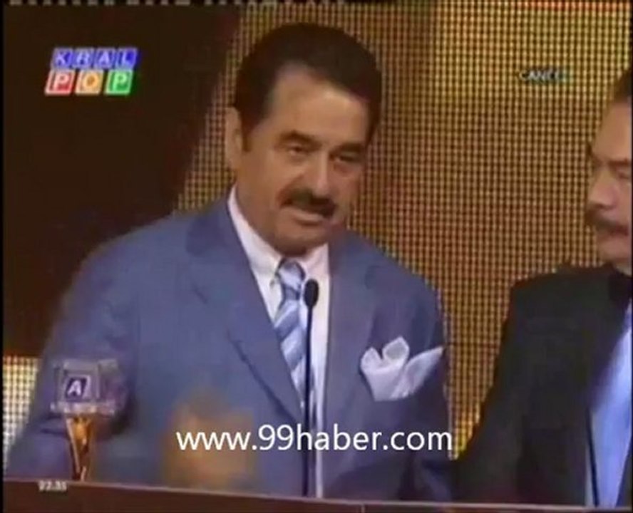 İbrahim Tatlıses bastonu fırlattı!