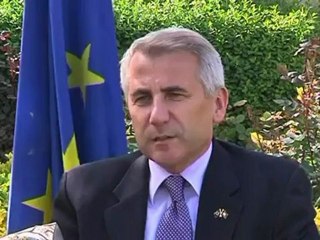 EU diplomat warns Karzai on corruption