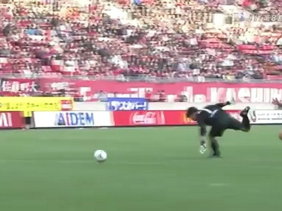 Ridicule mais hilarante boulette d'un gardien japonais !