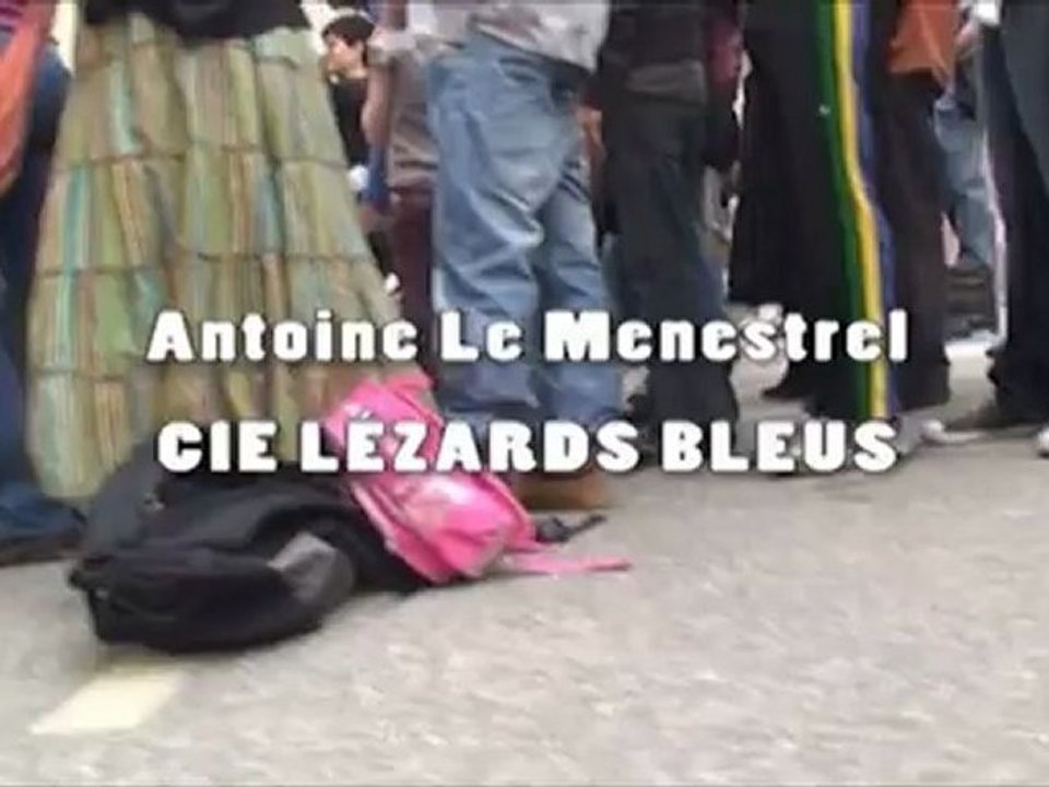 Arts de la rue - Lézards Bleus - La bourse ou la vie?
