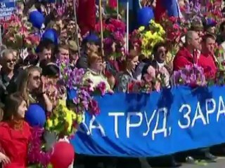 Putin y Medvedev marchan en Moscú