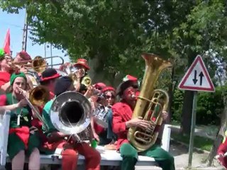 manifestation front de gauche avec la pekno parade