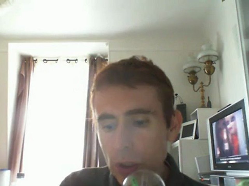 Wiwi égratigne "je t'aime oui je t'aime" de Claude Michel Schonberg