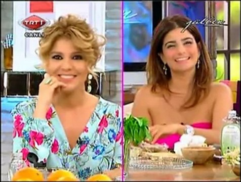 GÜLBEN - Gül Kaynak'tan Çiğ Beslenmenin Önemi ve Çilekli - Biberli Çorba ile Yeşil Limonlu Tart Tarifi 2.Bölüm 01.05.12