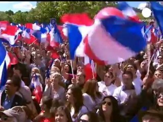 Sarkozy intenta ganar terreno con multitudinario mitin