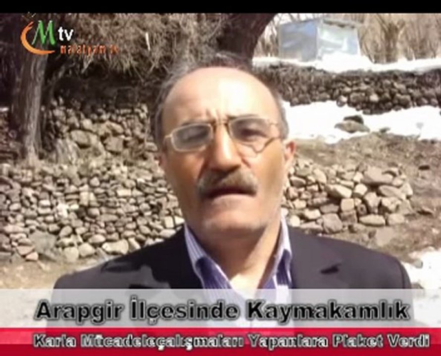 Arapgir İlçesinde Kaymakam Karla Mücadeleçalışmaları Yapanlara Plaket Verdi