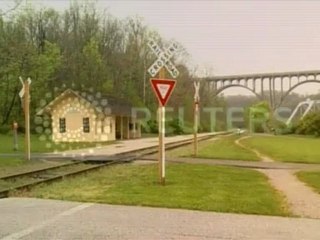 Five arrested in plot to blow up U.S. bridge