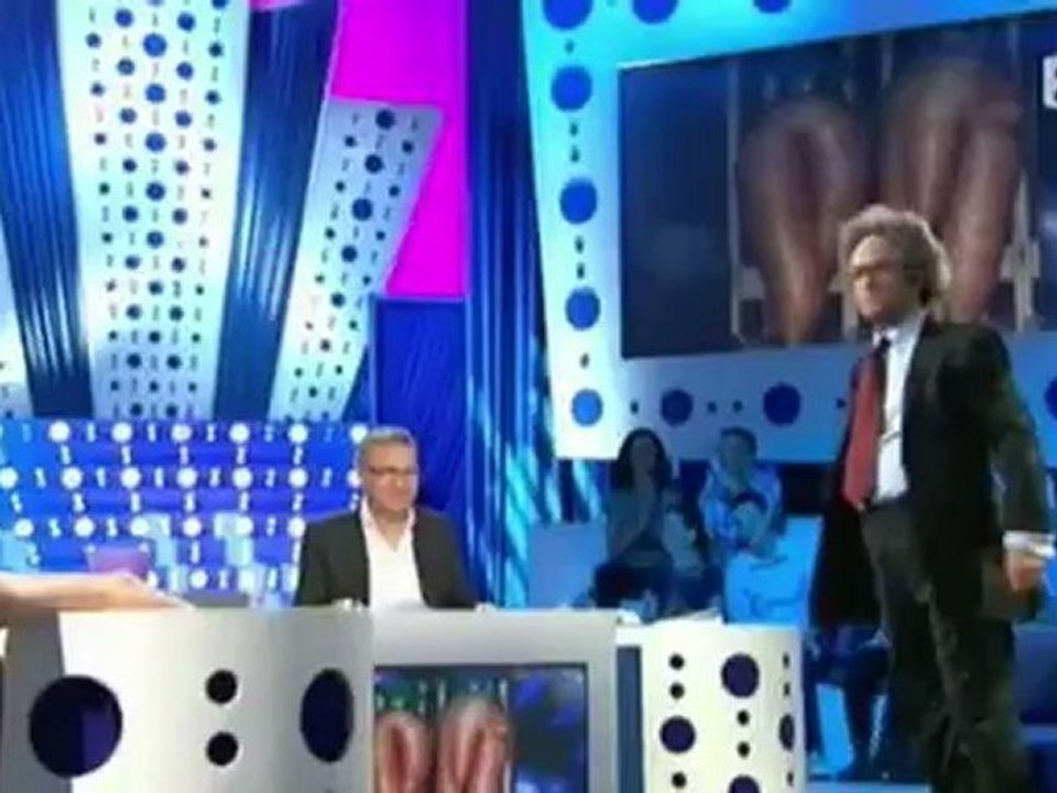 Jonathan Lambert -  incarne l'avocat du concombre tueur !  (On n'est pas coucher)