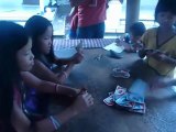 BALI - Chez Dolit, une partie de UNO avec les enfants