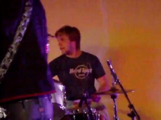 Victor (OmEgA) p'tit solo de batterie à St Quentin le 05/05/12