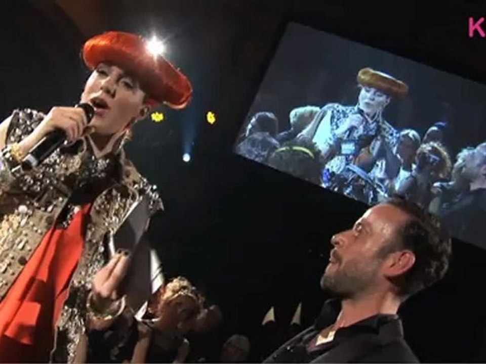 Stilikone Kerin Rose präsentiert Hair Fashion Show Nightshade Masquerade