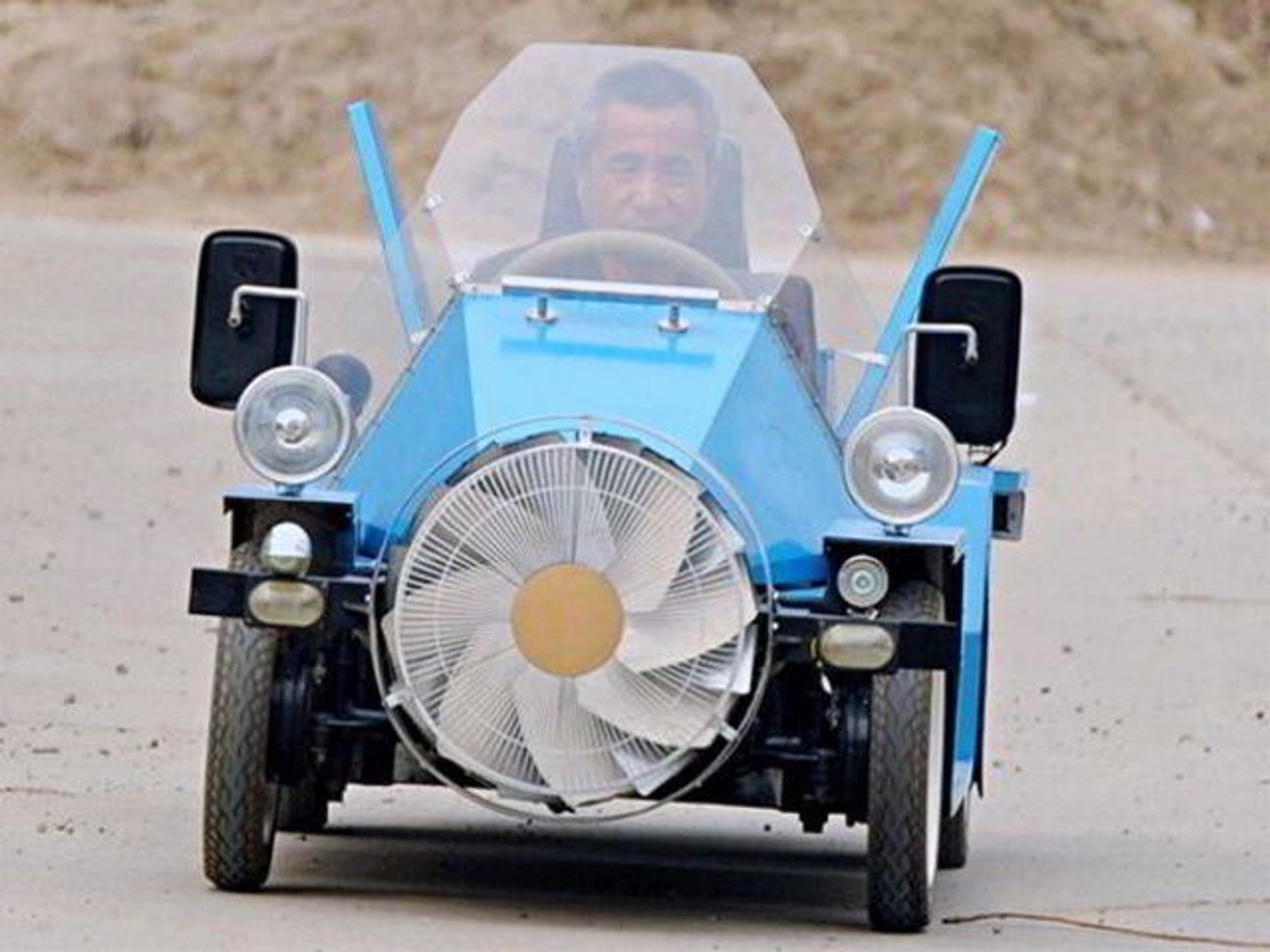 Автомобиль с воздушным винтом. Автомобиля пропеллером. Автомобили 20 века. Автомобиля пропеллером. Leyat helica 1921.