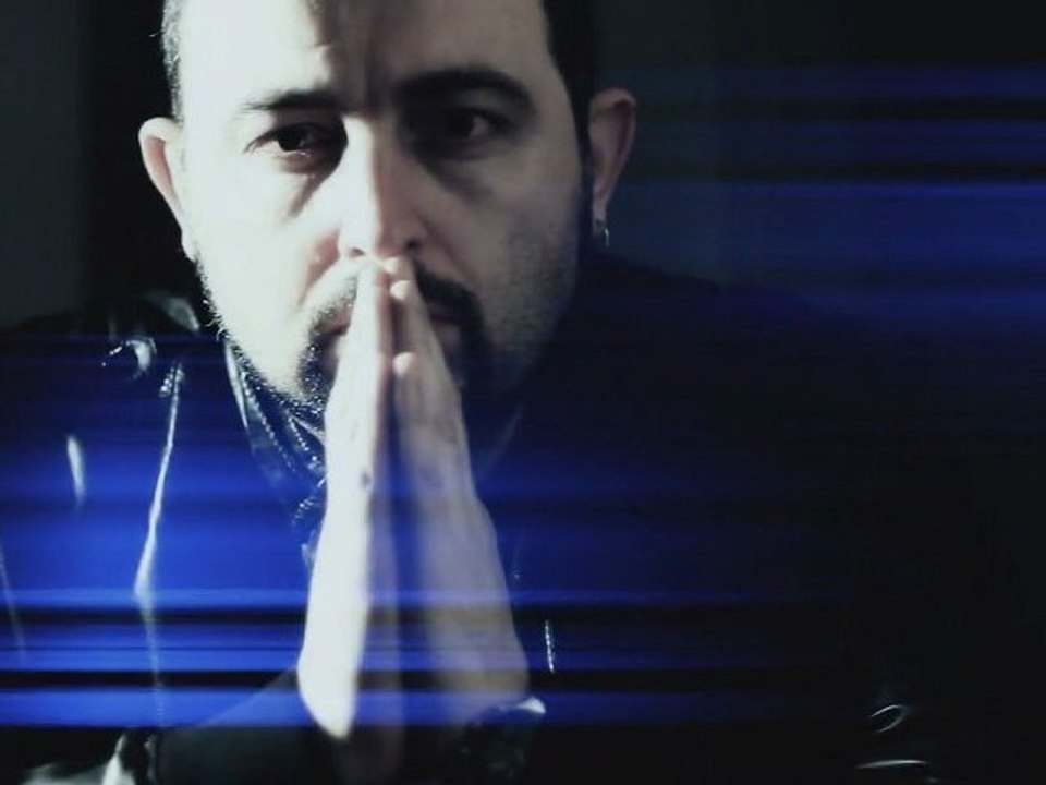 Emre Berkün-İzi Kaldı(Siyah Mısın Beyaz mı)