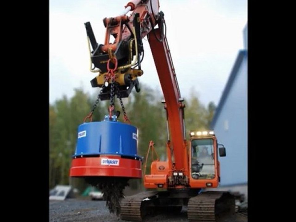 Godet Multi Broyeur Concasseur VALUE TECH et Aimant Hydraulique