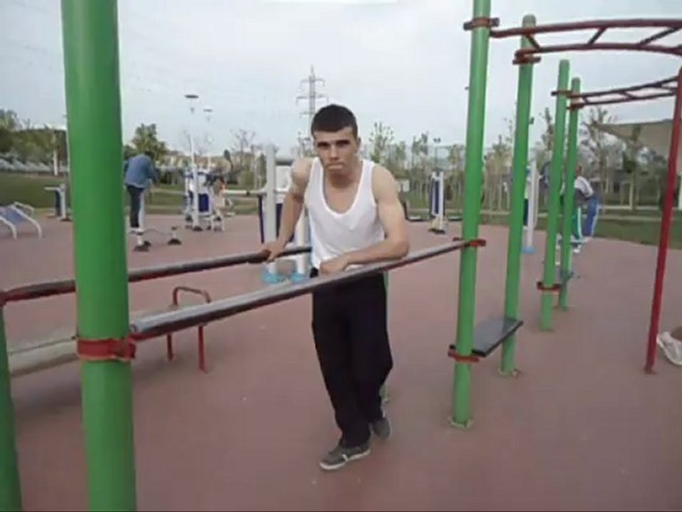 "Barfiks dips"     Oğuzhan  KURT -- Mayıs 2012 Harikalar diyarı