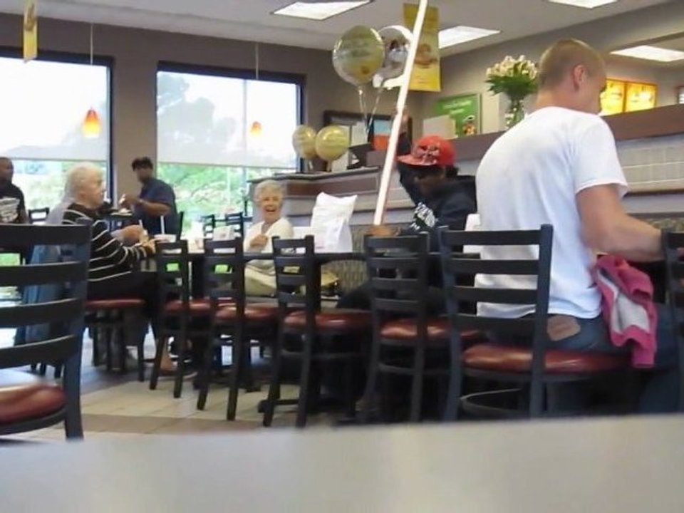 Blague de la paille géante