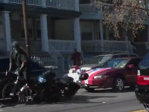 Une moto percute un vélo lors d'un show