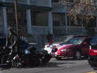 Une moto percute un vélo lors d'un show