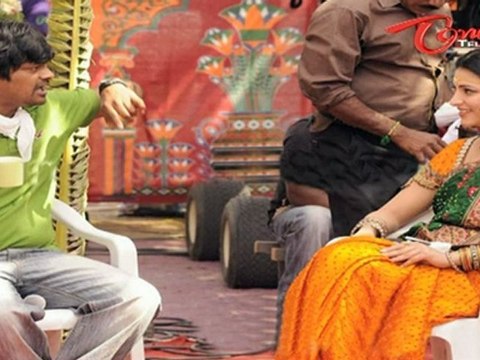 Gabbar Singh - Pillaa Song Working Stills