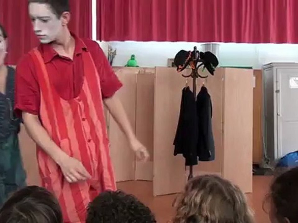 Un Queneau, deux quenelles - Teaser