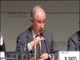 Rato defiende el futuro de Bankia en solitario