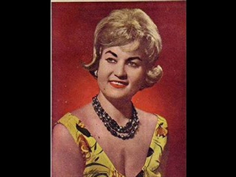 Mualla MUKADDER - VİRAN OLAN KALBİMDE SEVGİLİMİ ÖZLERİM