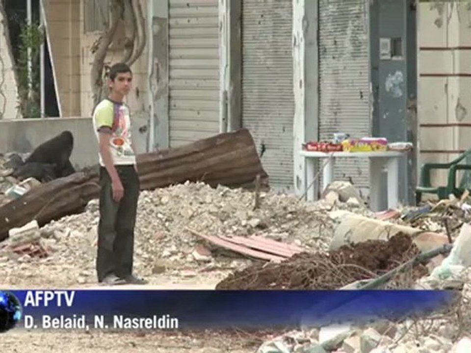 UN observers visit Syrian flashpoint city of Homs