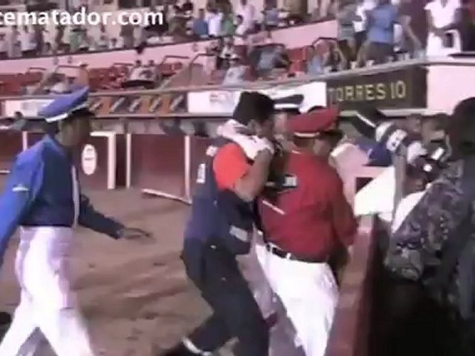Cornada a Joselito Adame en la Monumental de Aguascalientes 2 mayo 2012