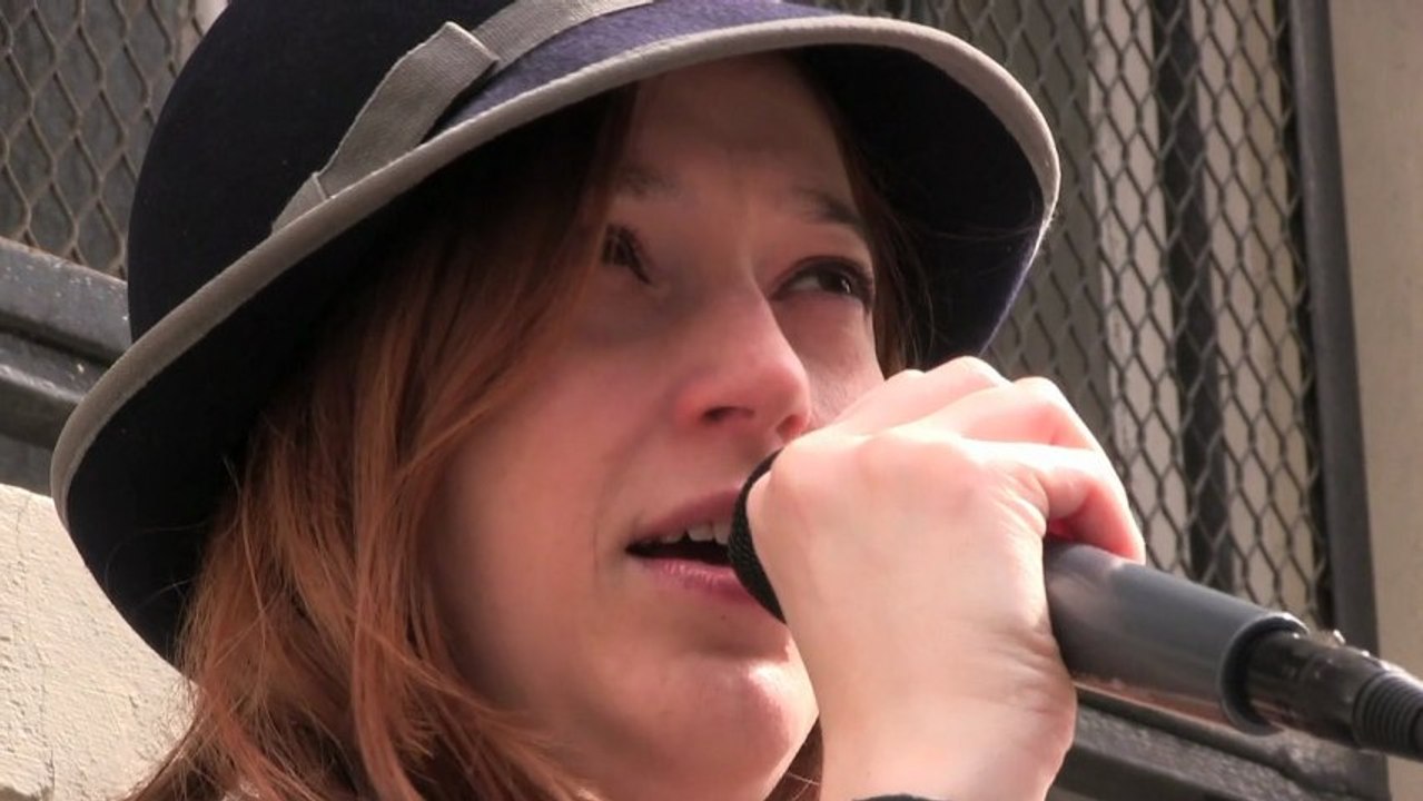 Busking in Australia (Chanter pour voyager en Australie) - Trailer