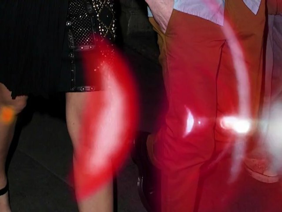 Tulisa feiert den Preis Sexieste Frau mit Jack O'Connell