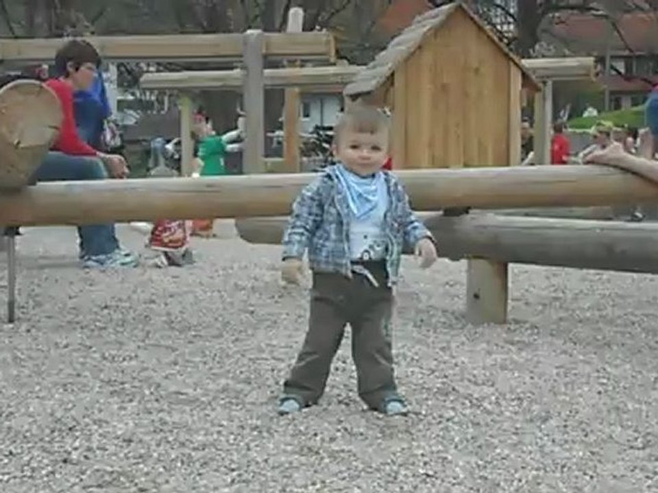 Anton  am Spielplatz