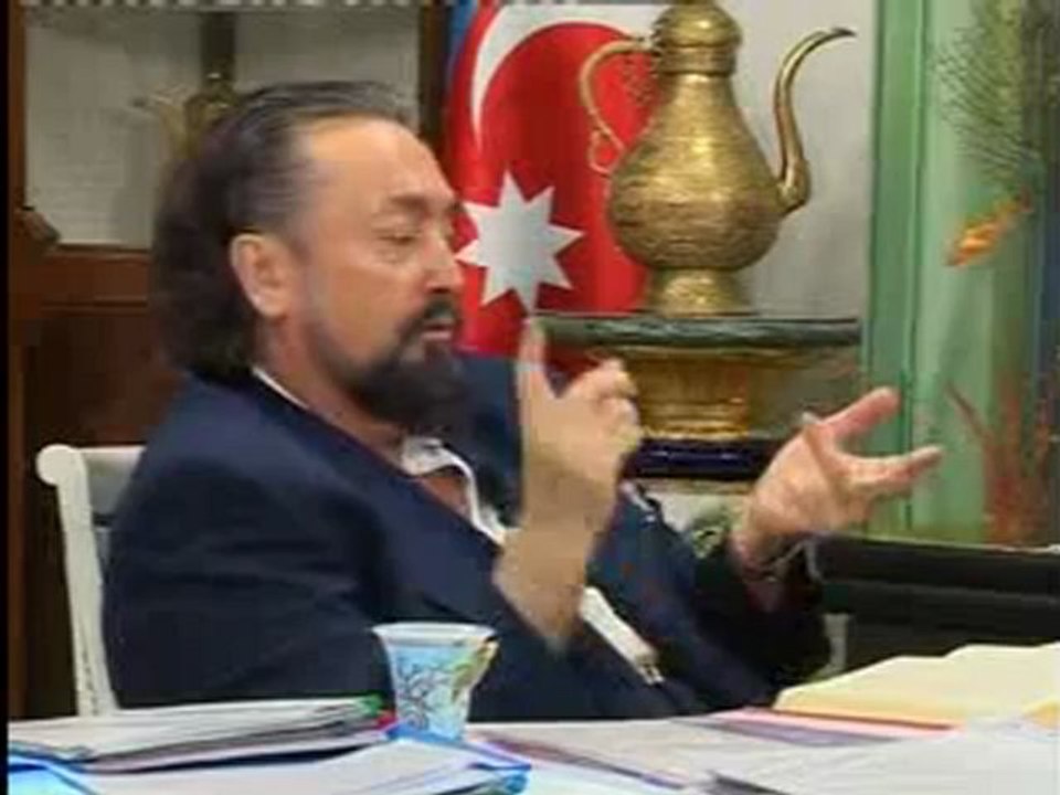 Bilimsel görünümlü bir büyü olan Darwinizm, Hz. Adem'den kıyamete kadarki en büyük Deccali olaydır