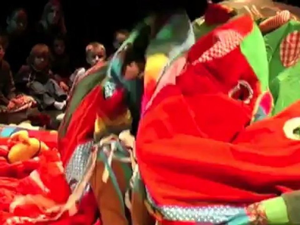 "Gingko Parrot, dans mon arbre il y a..." / cie AMK - création 2009 / Cécile Fraysse