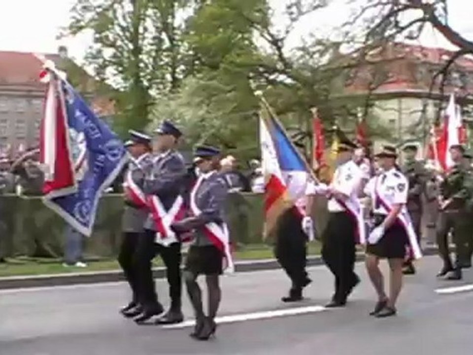 Koszalin-salwa honorowa i defilada
