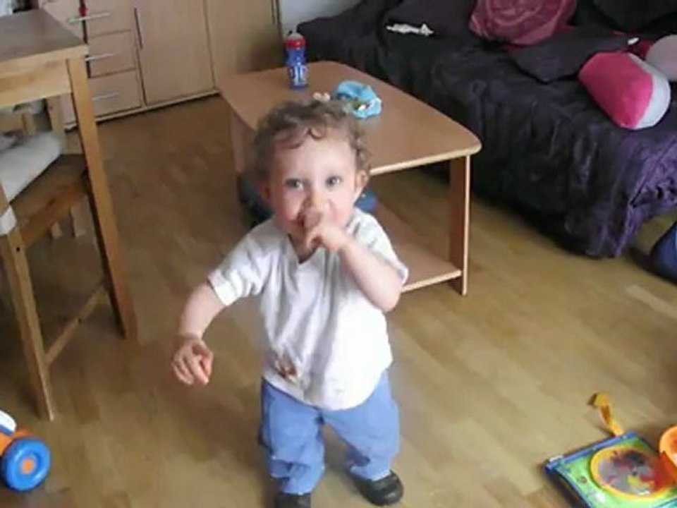 matheo danse sur bebe lilly
