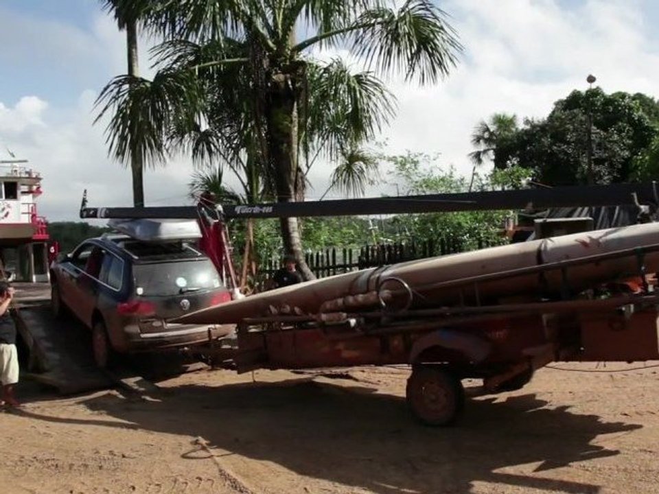 Traversée de la frontiere Bresil Guyane Française sur l'Oyapock avec Yvan Bourgnon