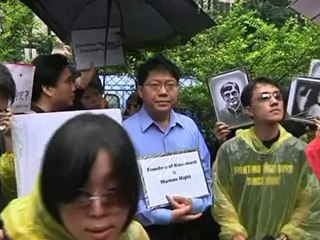 Protesters support Chinese dissident