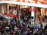 Otwarcie sklepu H&M kolejka 3000 osób [wiocha.pl kwejk.pl](1080p_H.264-AAC)
