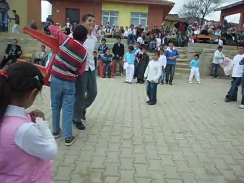 Şehit Hayati REÇBER İlköğretim Okulu 23 Nisan Gösterisi (Sandalye Kapmaca) 2012