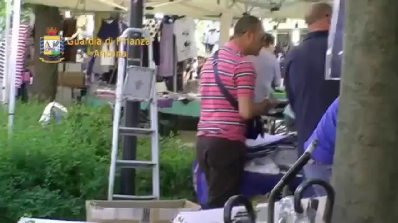 Ancona - Controlli della Guardia di Finanza alla Fiera di S.Ciriaco (04.05.12)