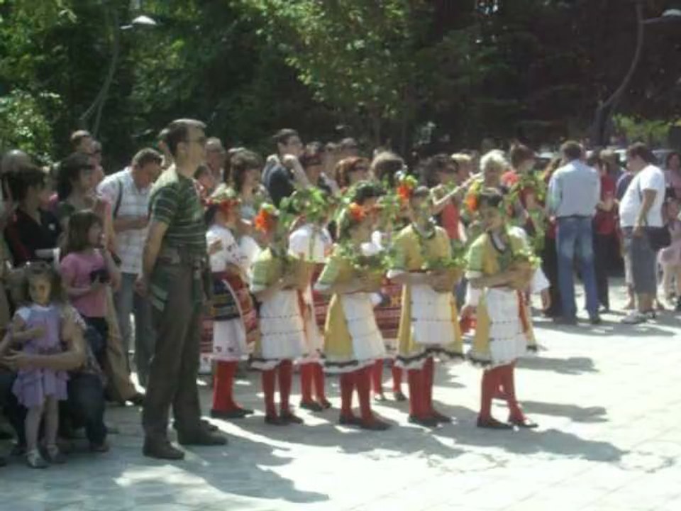Павлинка Кацарова и начало на фолклорния празник