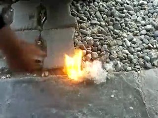 CEBRAİL ABİ KALEME AĞACI TÜYÜNÜ YAKIYOR