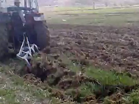 Türk fıat 80-66 nadas yaparken 4 lü pulluk sonuna kadar salmış :)