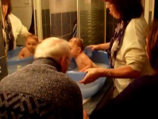 01122007 bain avec mamie
